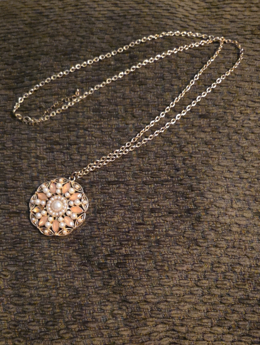 Delicate Pink Pearl Floral Pendant Necklace